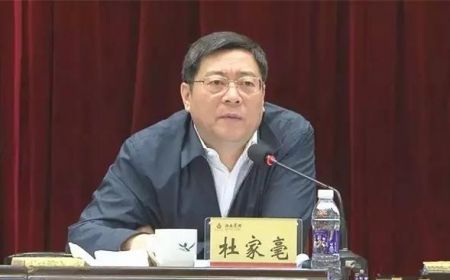 <b>省长骑电动车上下班，打了谁的脸蛋？</b>